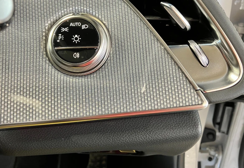 Mercedes E-class Белый