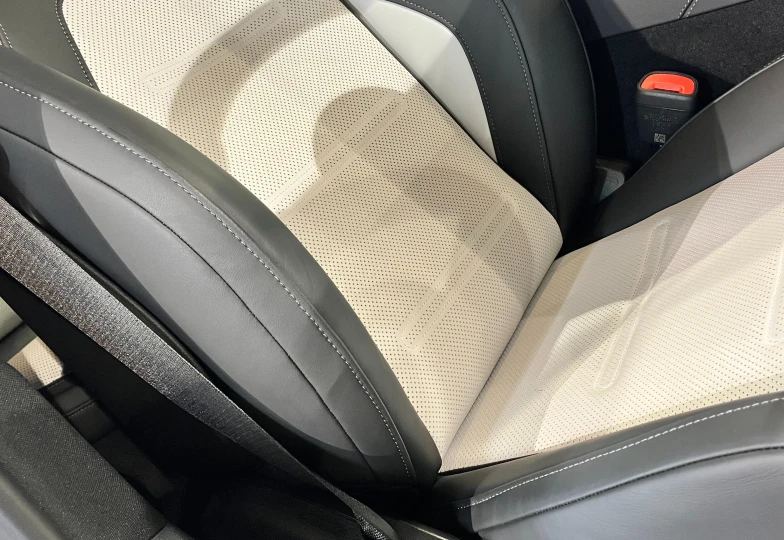 Mercedes E-class Белый