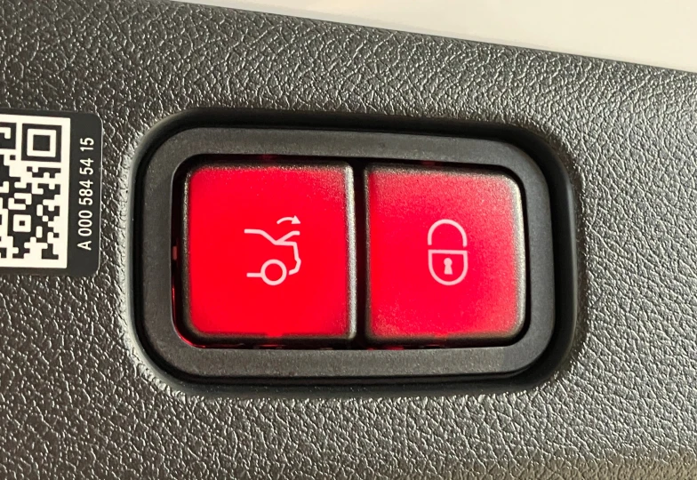 Mercedes E-class Белый