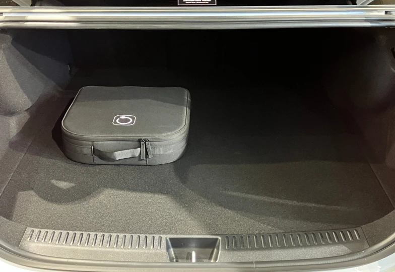 Mercedes E-class Белый