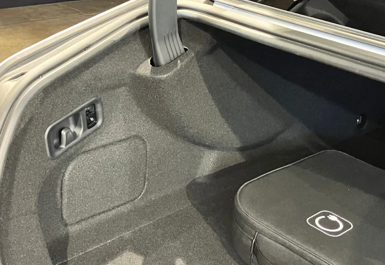 Mercedes E-class Белый