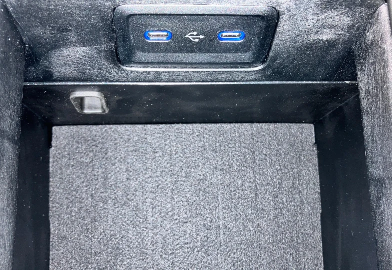 Mercedes E-class Белый