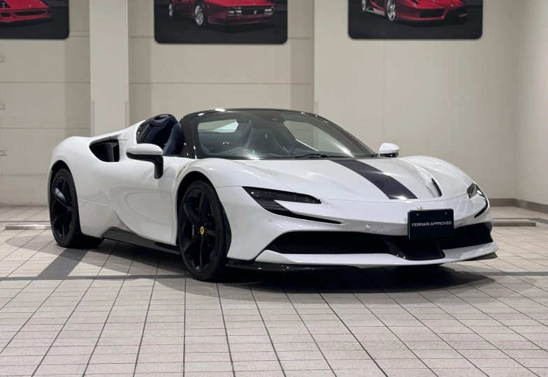 Ferrari SF90 Spider Белый