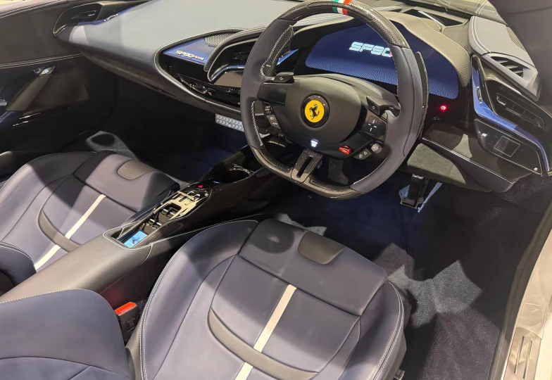 Ferrari SF90 Spider Белый
