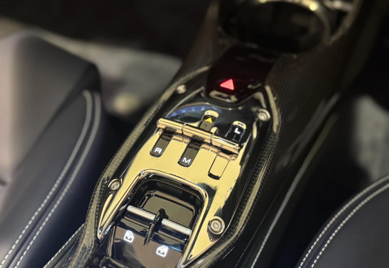 Ferrari SF90 Spider Белый
