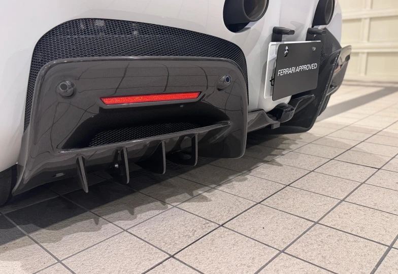 Ferrari SF90 Spider Белый