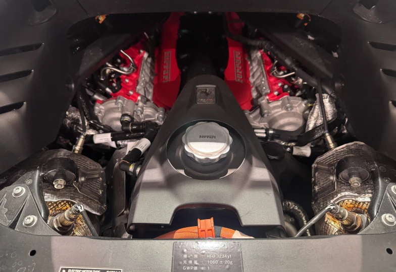 Ferrari SF90 Spider Белый