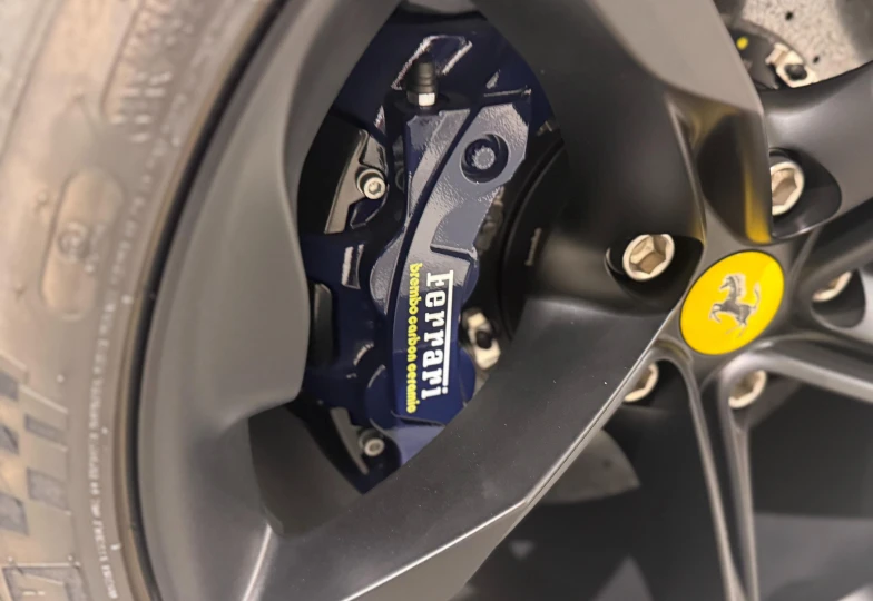 Ferrari SF90 Spider Белый