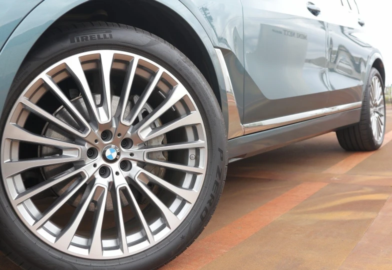 BMW X7 Синий