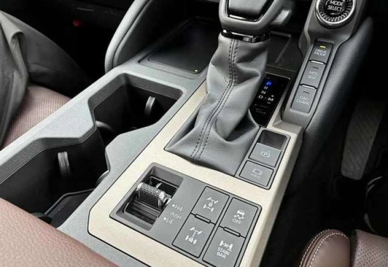 Toyota Land Cruiser 250 Серый