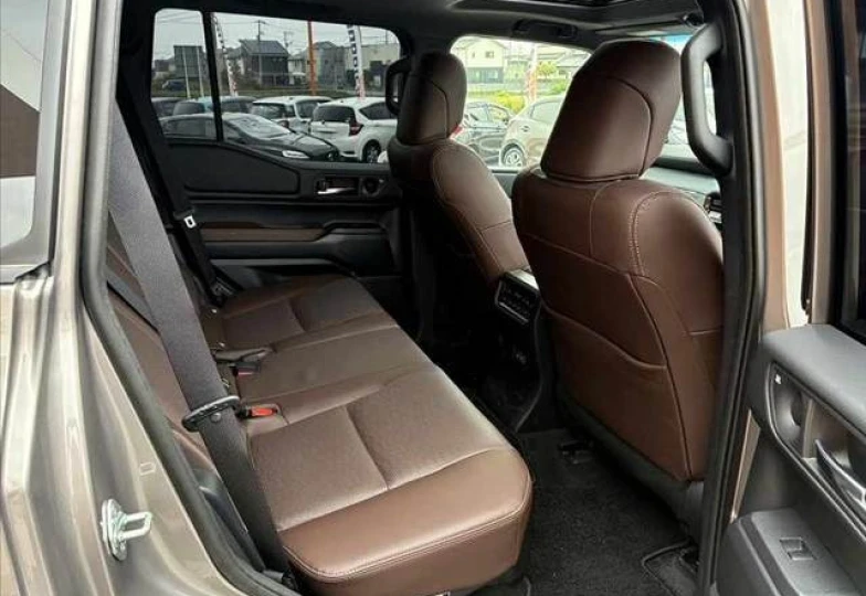 Toyota Land Cruiser 250 Серый
