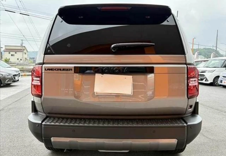 Toyota Land Cruiser 250 Серый