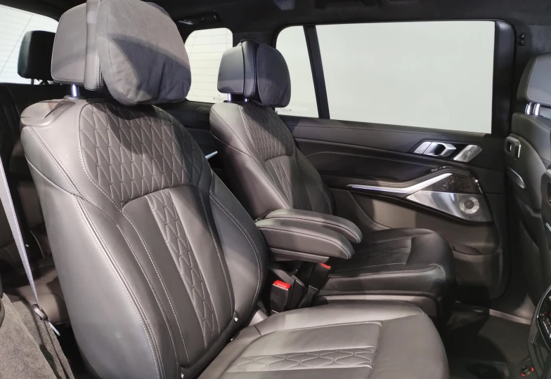 BMW X7 Blue