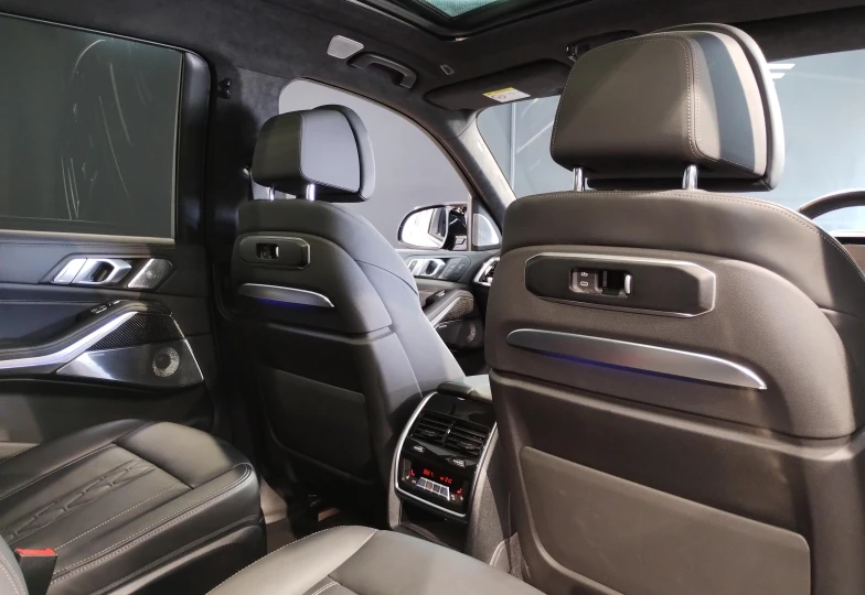 BMW X7 Blue