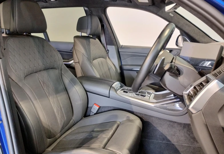 BMW X7 Blue