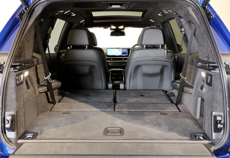 BMW X7 Blue