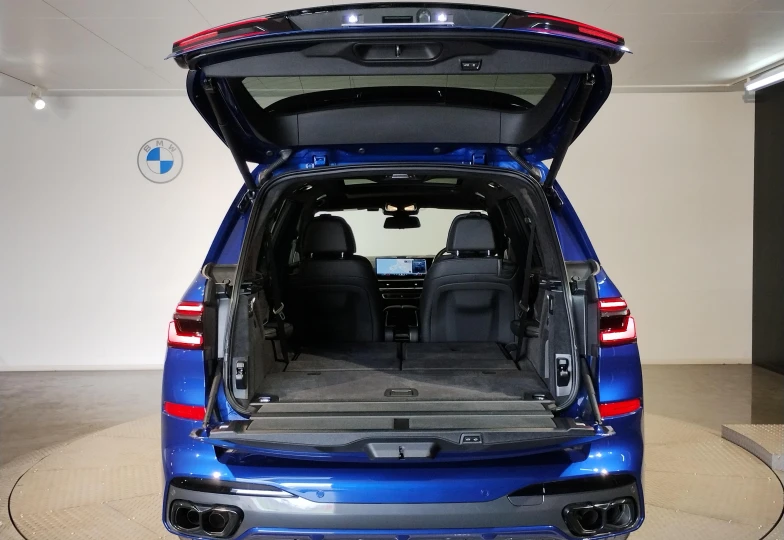 BMW X7 Blue