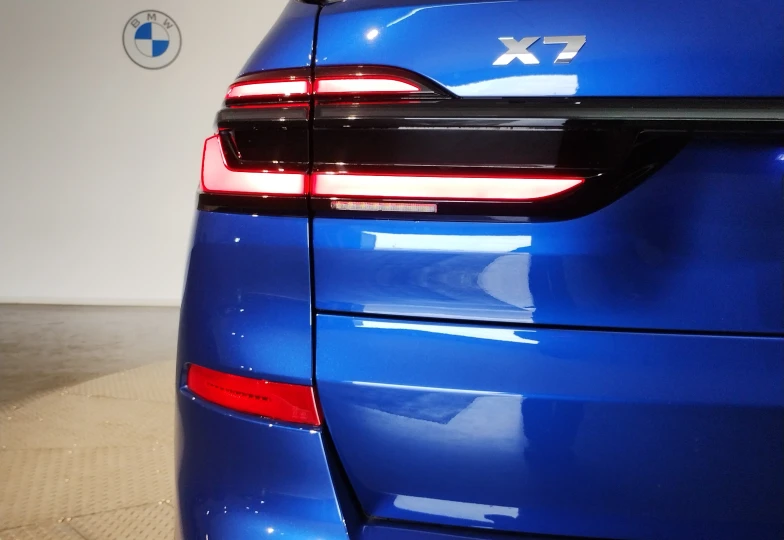 BMW X7 Blue