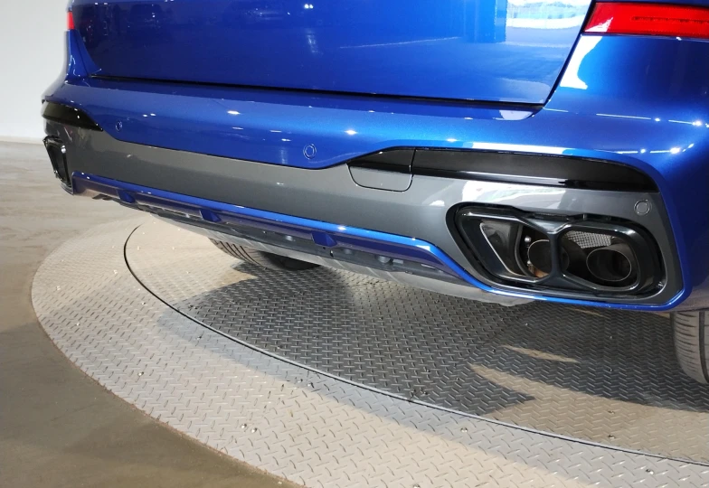 BMW X7 Blue