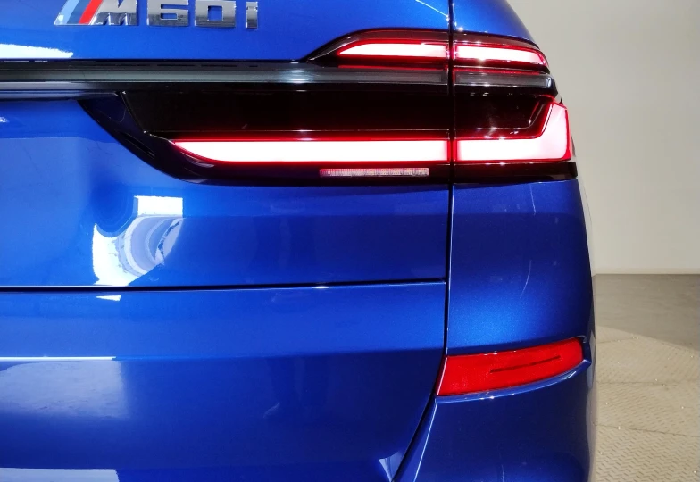 BMW X7 Blue