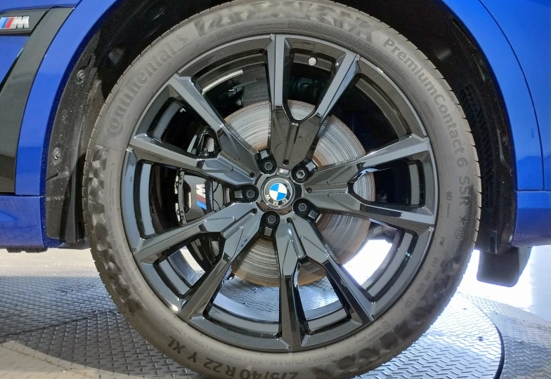 BMW X7 Blue
