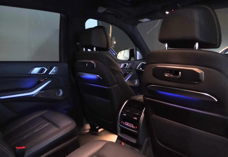 BMW X7 Blue