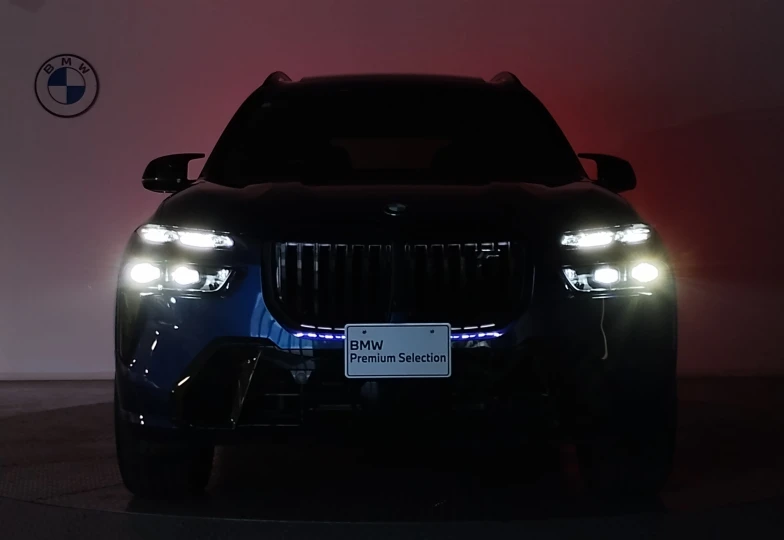 BMW X7 Blue