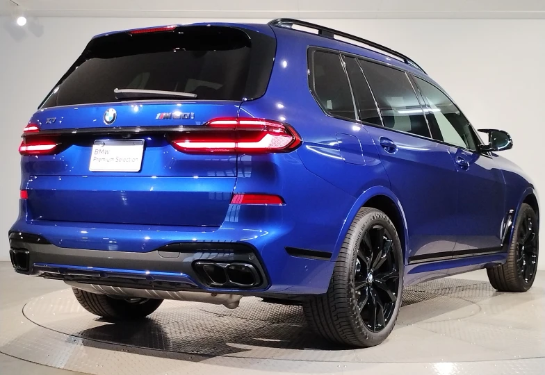 BMW X7 Blue