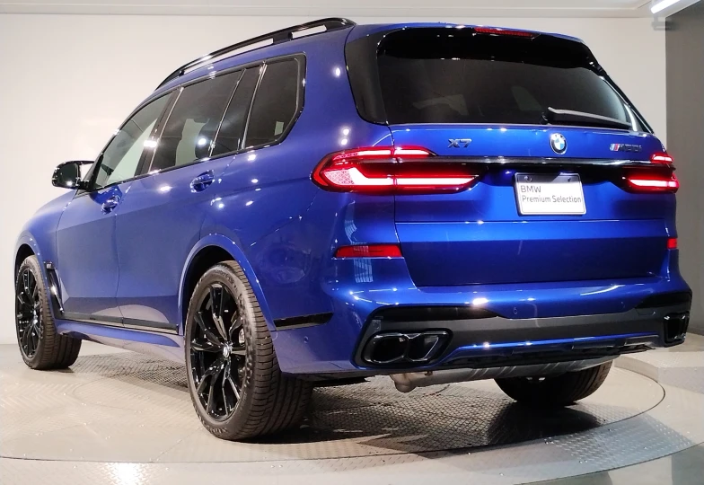 BMW X7 Blue