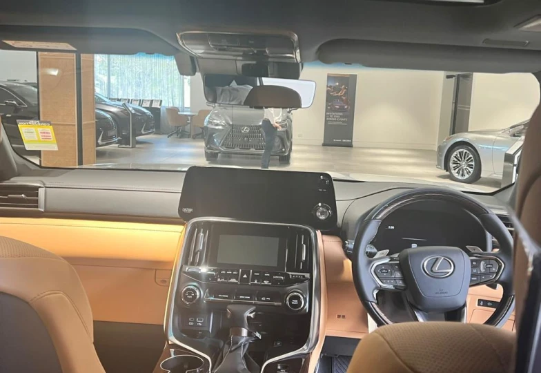 Lexus LX White