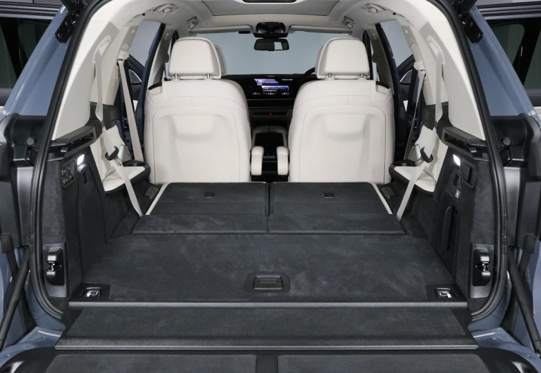 BMW X7 Blue
