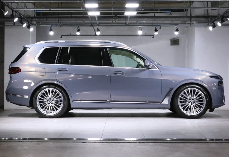 BMW X7 Blue