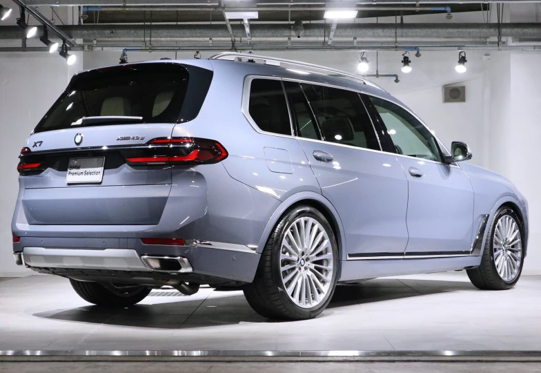 BMW X7 Blue