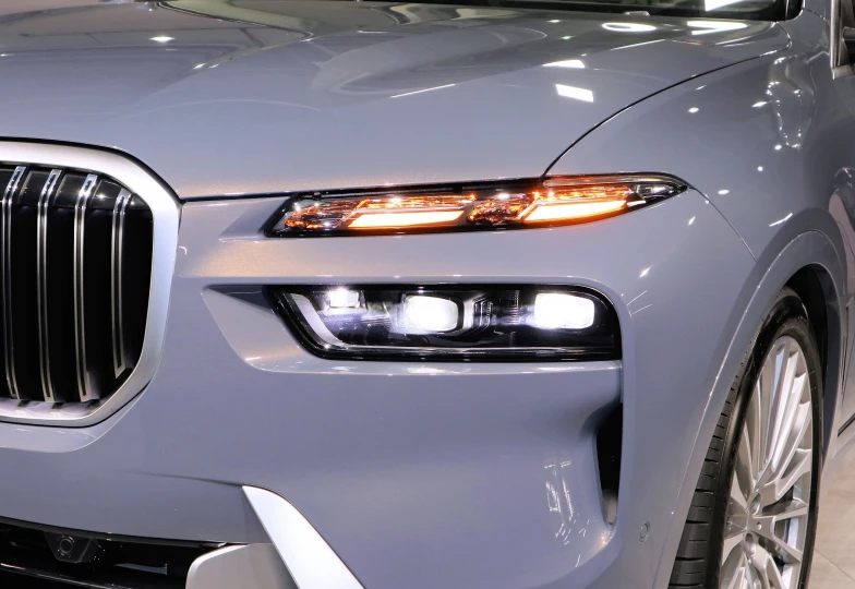 BMW X7 Blue
