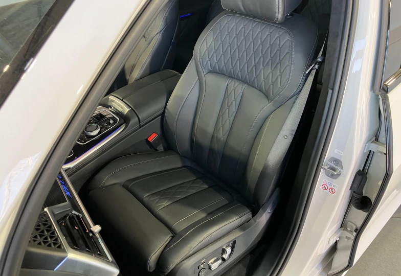BMW X7 White