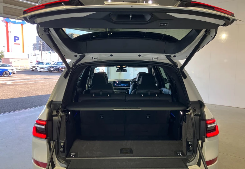 BMW X7 White