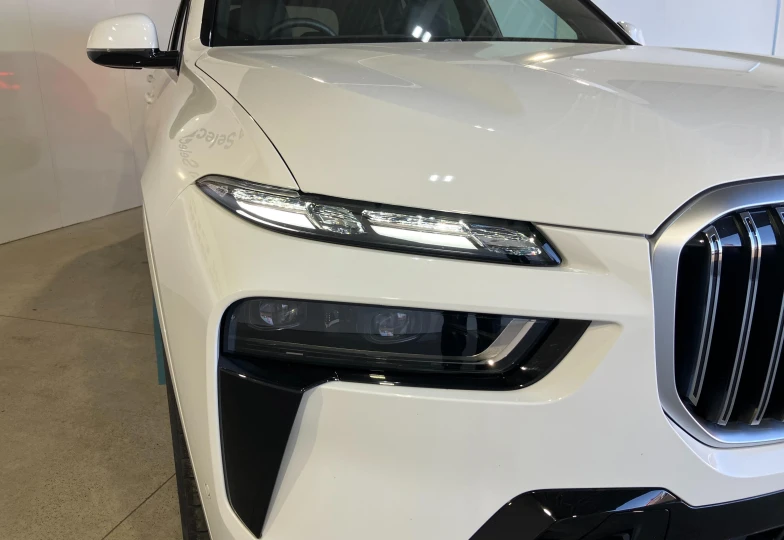 BMW X7 White