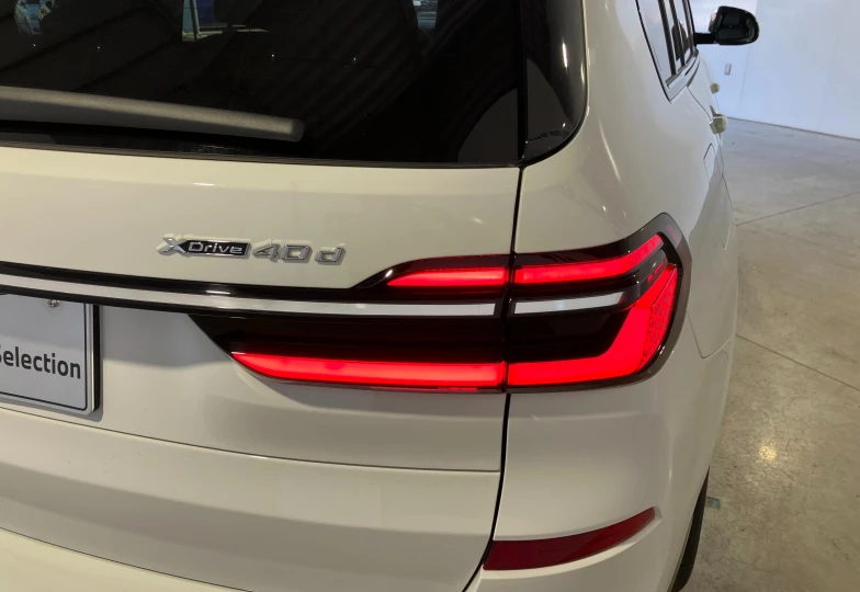BMW X7 White