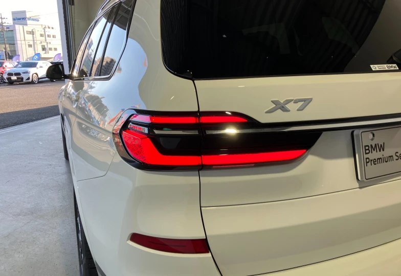 BMW X7 White