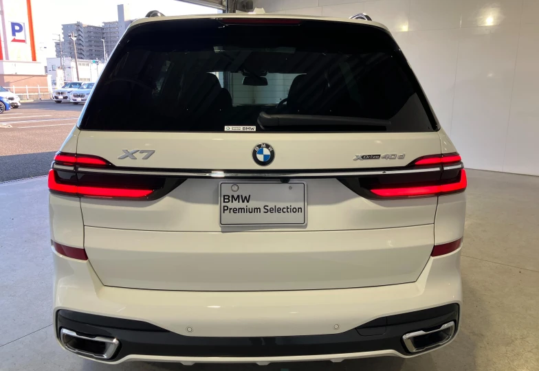 BMW X7 White