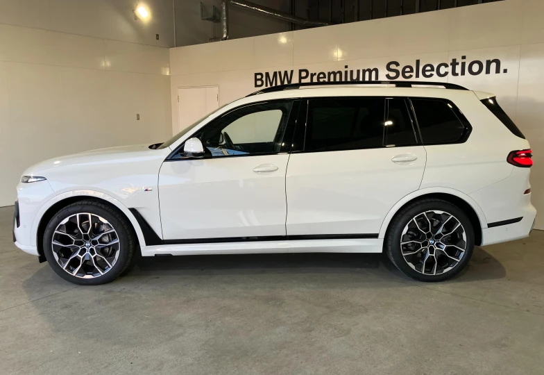 BMW X7 White