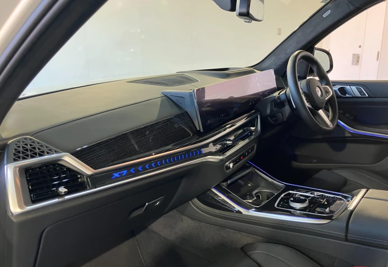 BMW X7 White