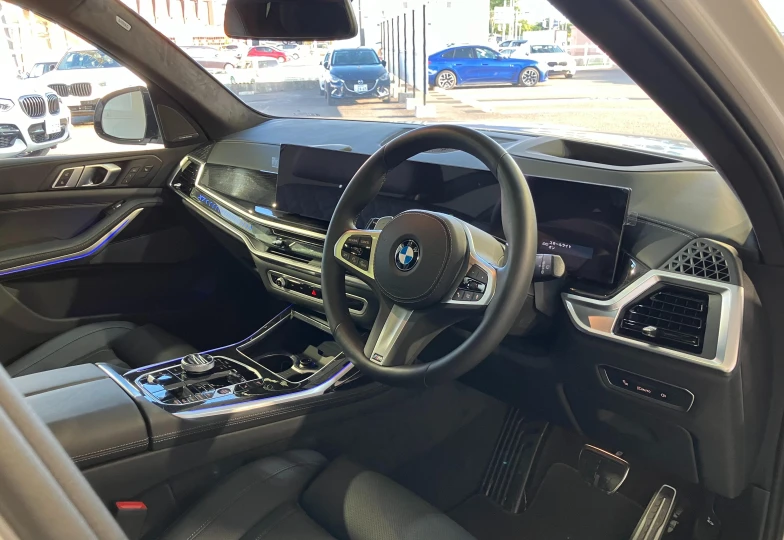 BMW X7 White