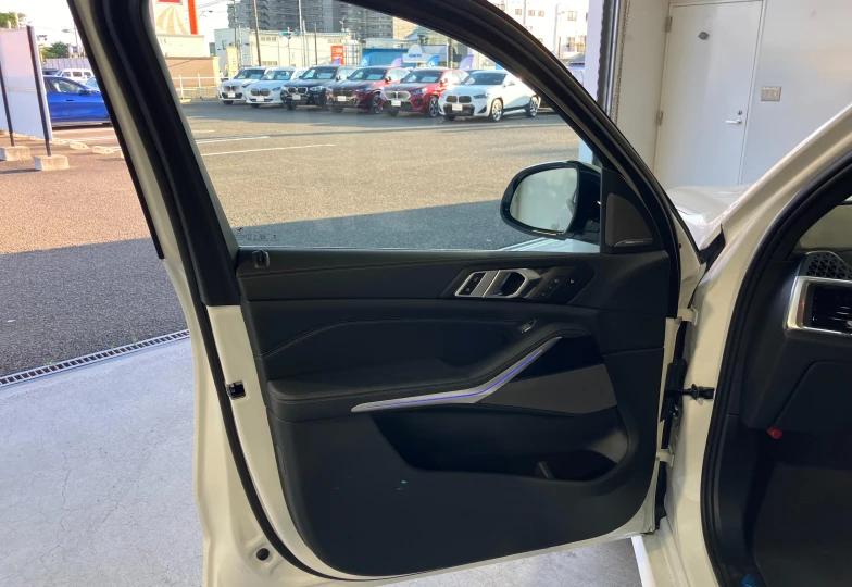 BMW X7 White