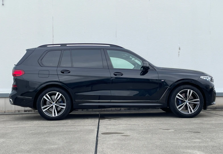 BMW X7 Black
