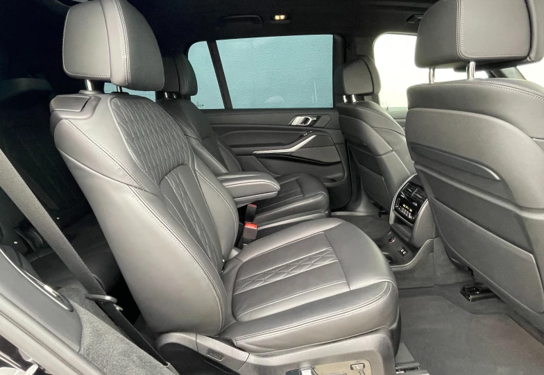 BMW X7 Black