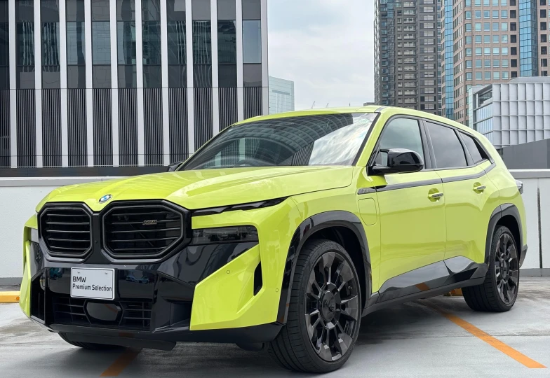 BMW XM Yellow