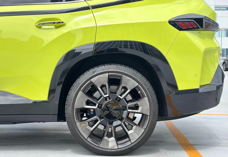 BMW XM Yellow