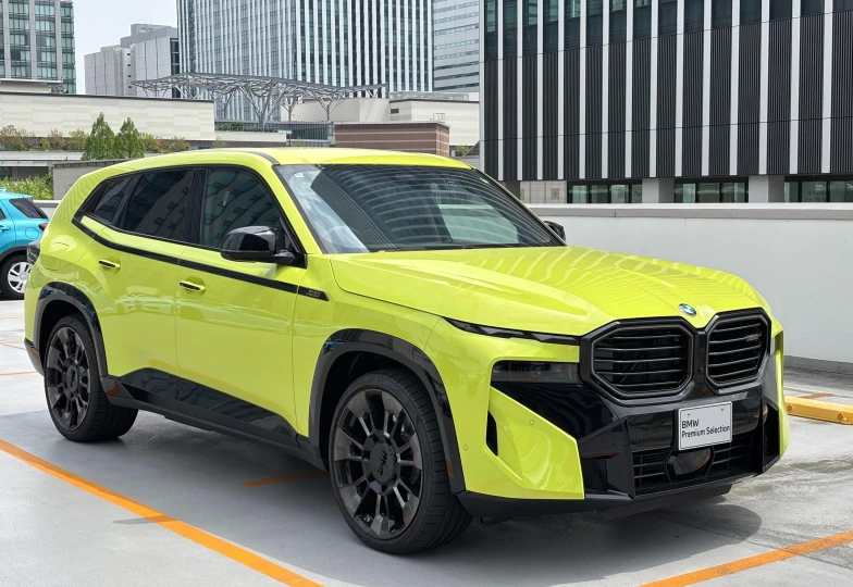 BMW XM Yellow