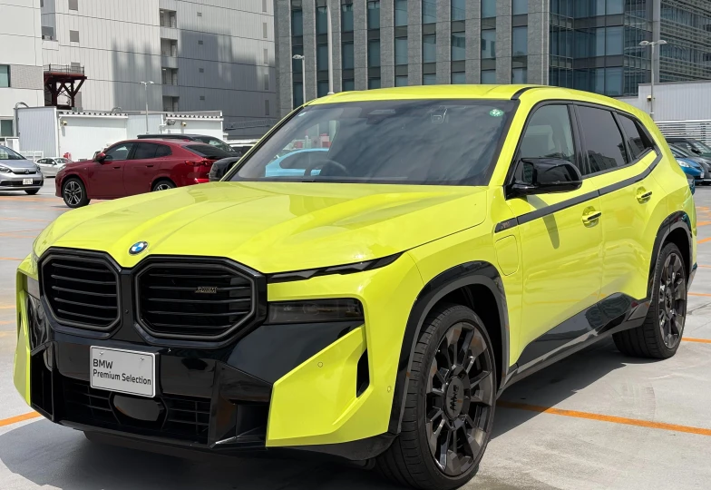 BMW XM Yellow